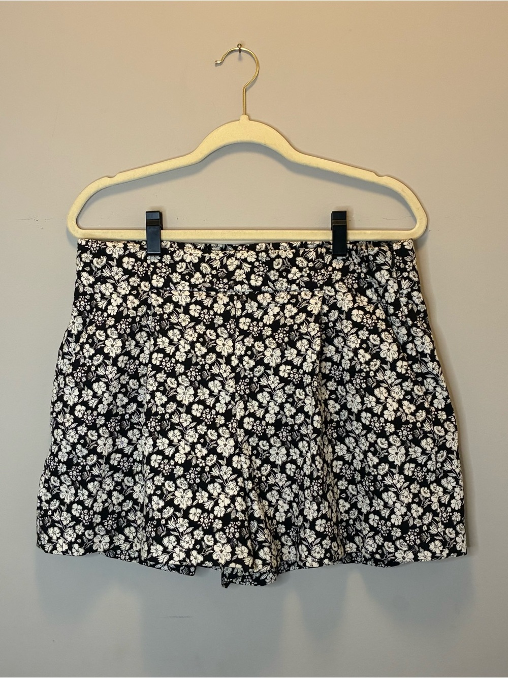 Zara Black & White Floral Women's Shorts